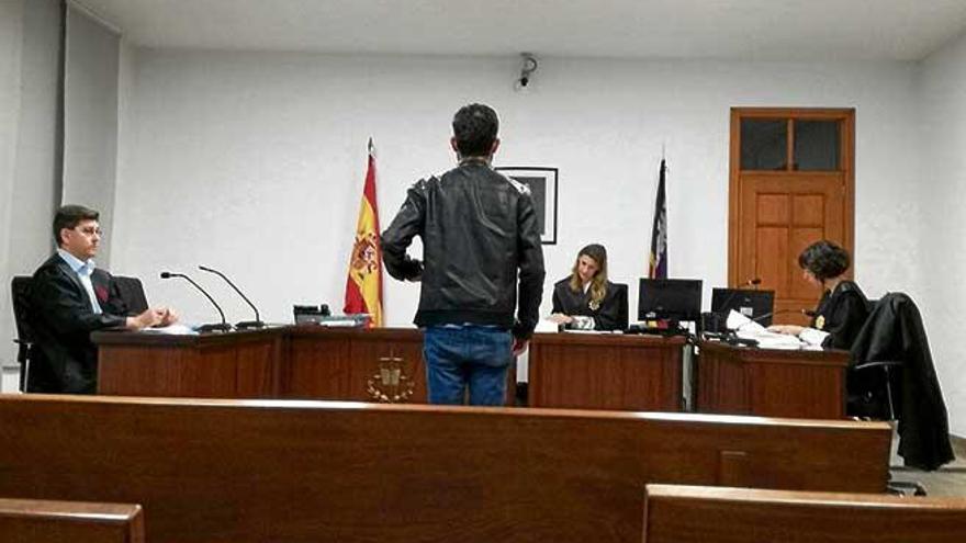 Condenado a dos años por robar a una septuagenaria en su casa y tirarla al suelo