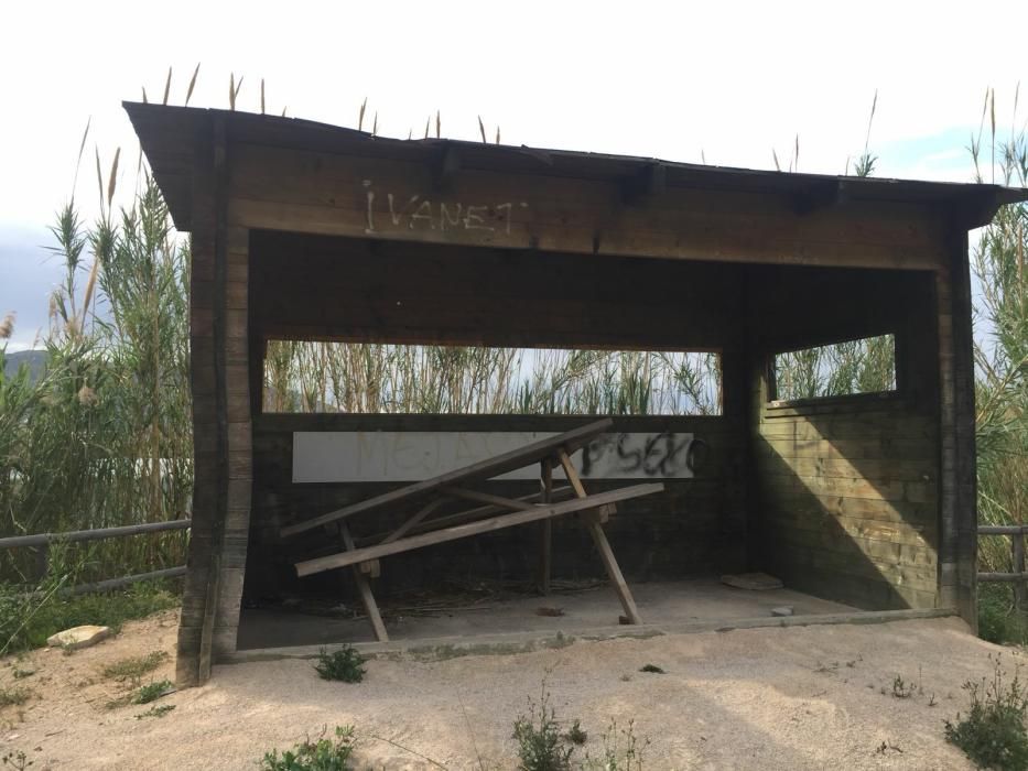 Vandalismo en el mobiliario urbano de Xeraco y Tavernes de la Valldigna
