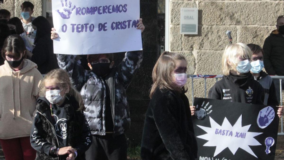 Una vista de la concentración de alumnos en Cangas. |   // FDV