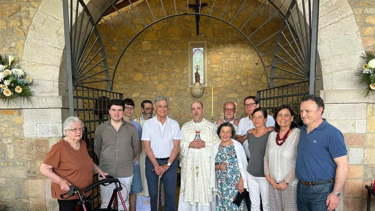 Joaquín Alperi , de 88 años, recibe la medalla de la Virgen de la Cabeza de Meres: “Mi madre me inculcó la devoción por esta Santina”