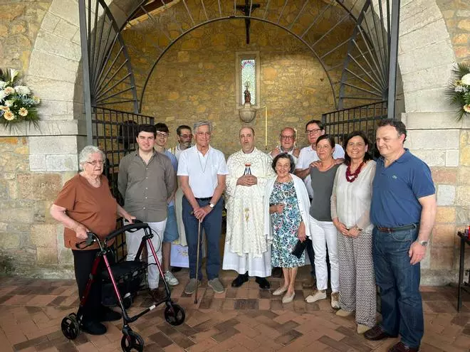 EN IMÁGENES: Homenaje vecinal a Joaquín Alperi y merienda de las fiestas de la Virgen de la Cabeza