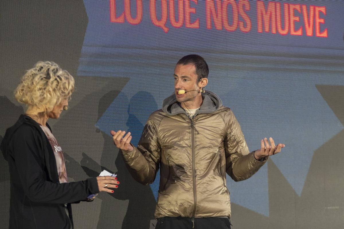 Kilian Jornet reúne a más de 2.000 personas en Son Moix