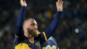 De Rossi celebrando su primer gol con la camiseta de Boca Junior.