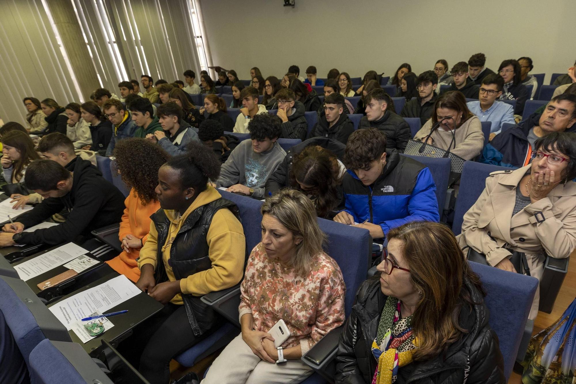 Segunda jornada de "La Asturias que funciona": las recetas de éxito de la Cámara de Comercio de Oviedo y los grupos Roces y De la Uz