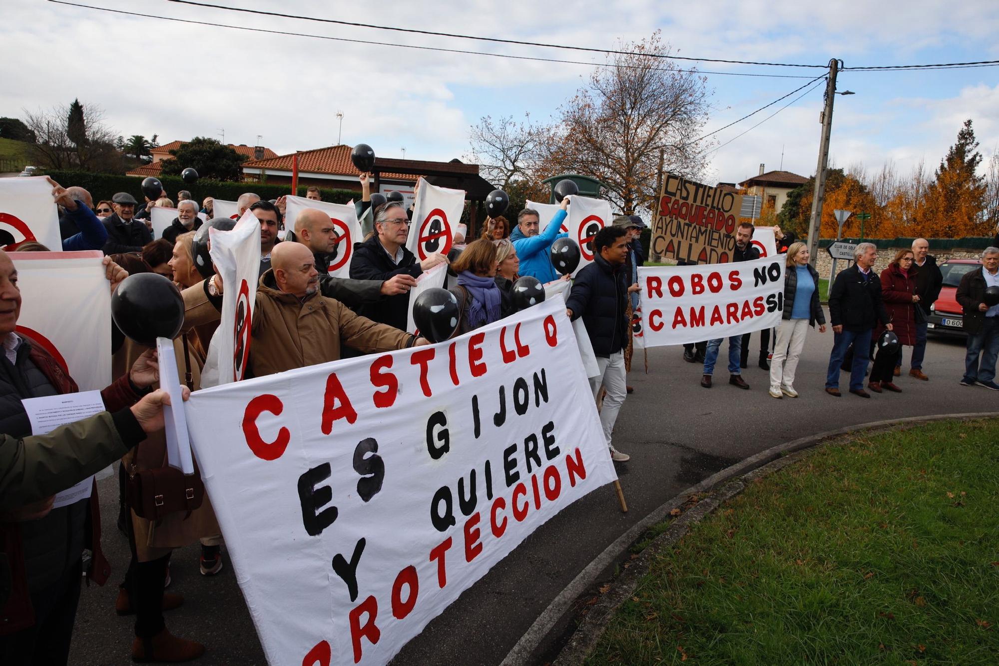 Concentración de los vecinos de Castiello por la oleada de robos