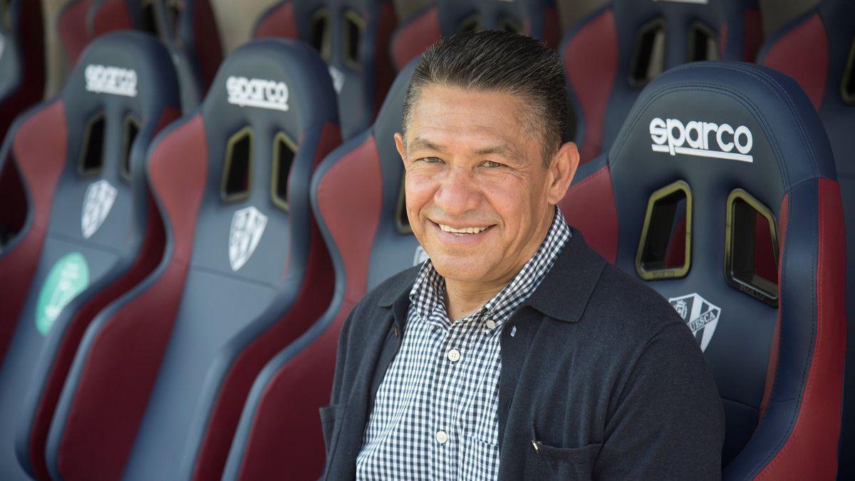 Ignacio Ambriz, en el Alcoraz, estadio del Huesca