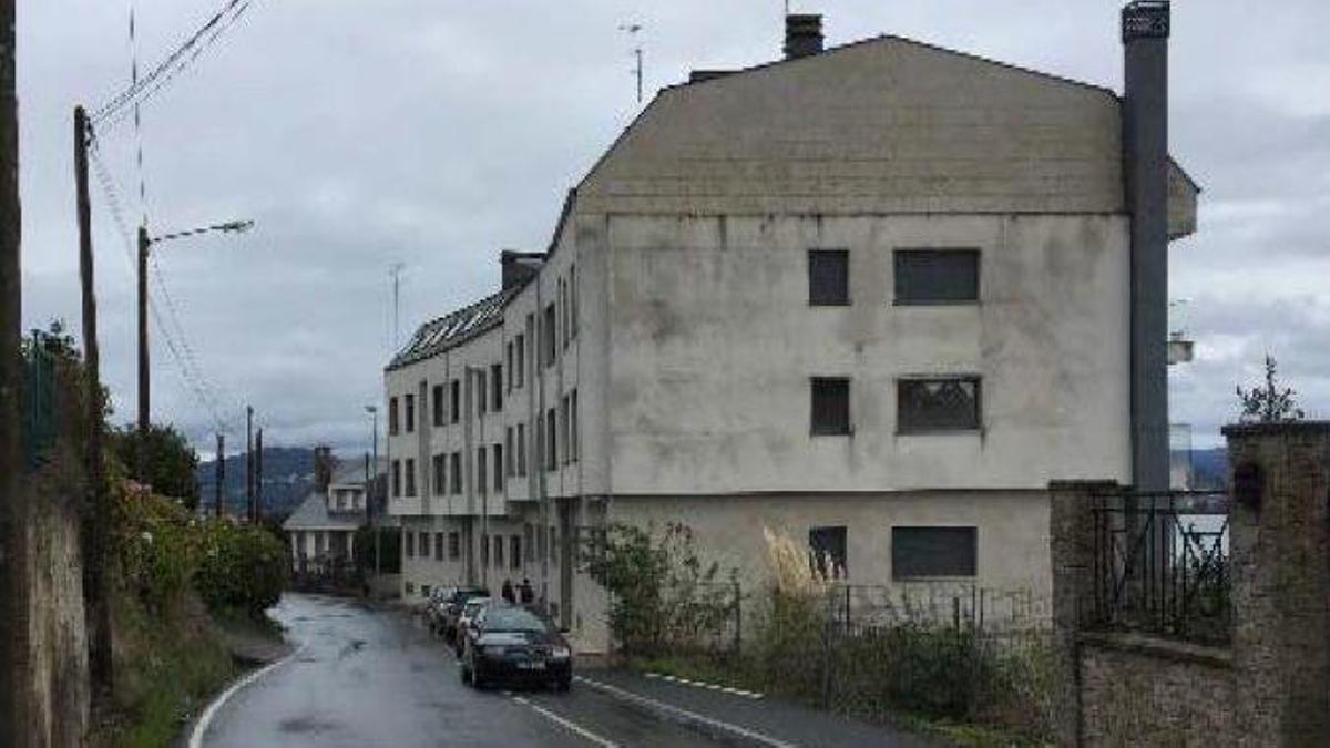 El demandante de los dos edificios con orden de derribo de Sada accede con condiciones a explorar la vía de la mediación judicial
