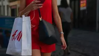 Parecía enterrado, pero este accesorio ha vuelto a ponerse de moda gracias a las influencers