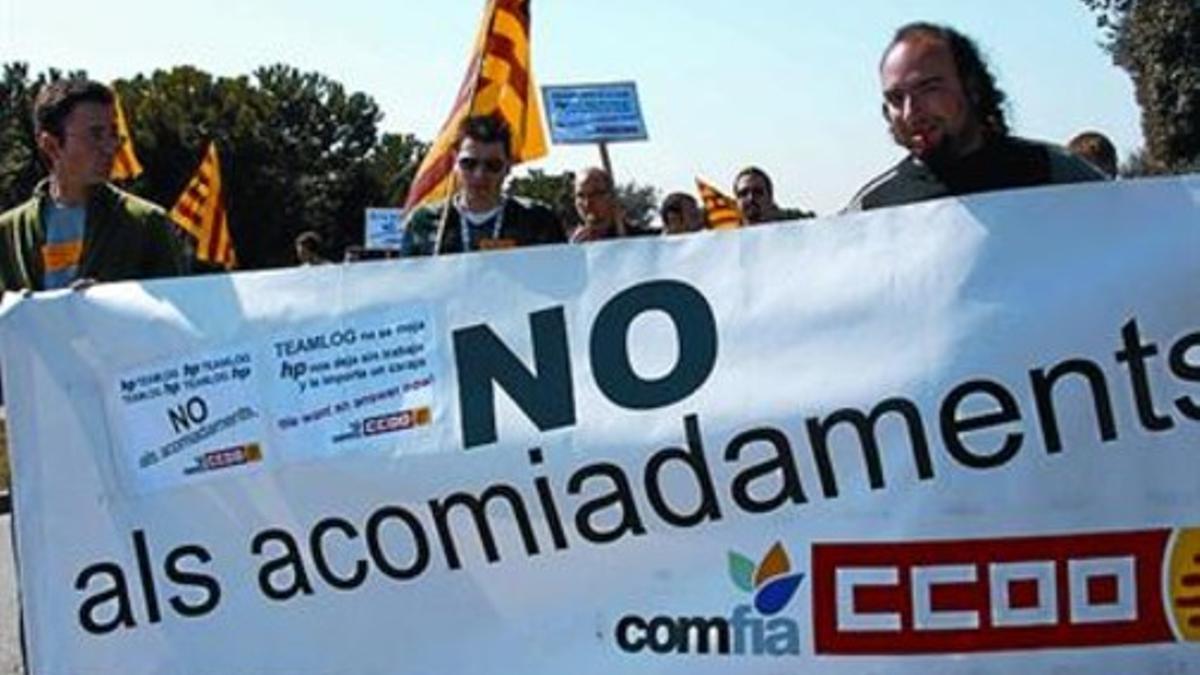 Protesta contra los despidos de Teamlog, en marzo en Sant Cugat.