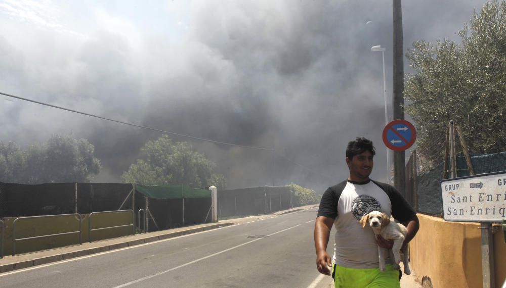 Incendio junto al cementerio de Castelló