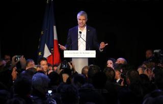Dimite el presidente de los conservadores franceses por la debacle en las elecciones europeas
