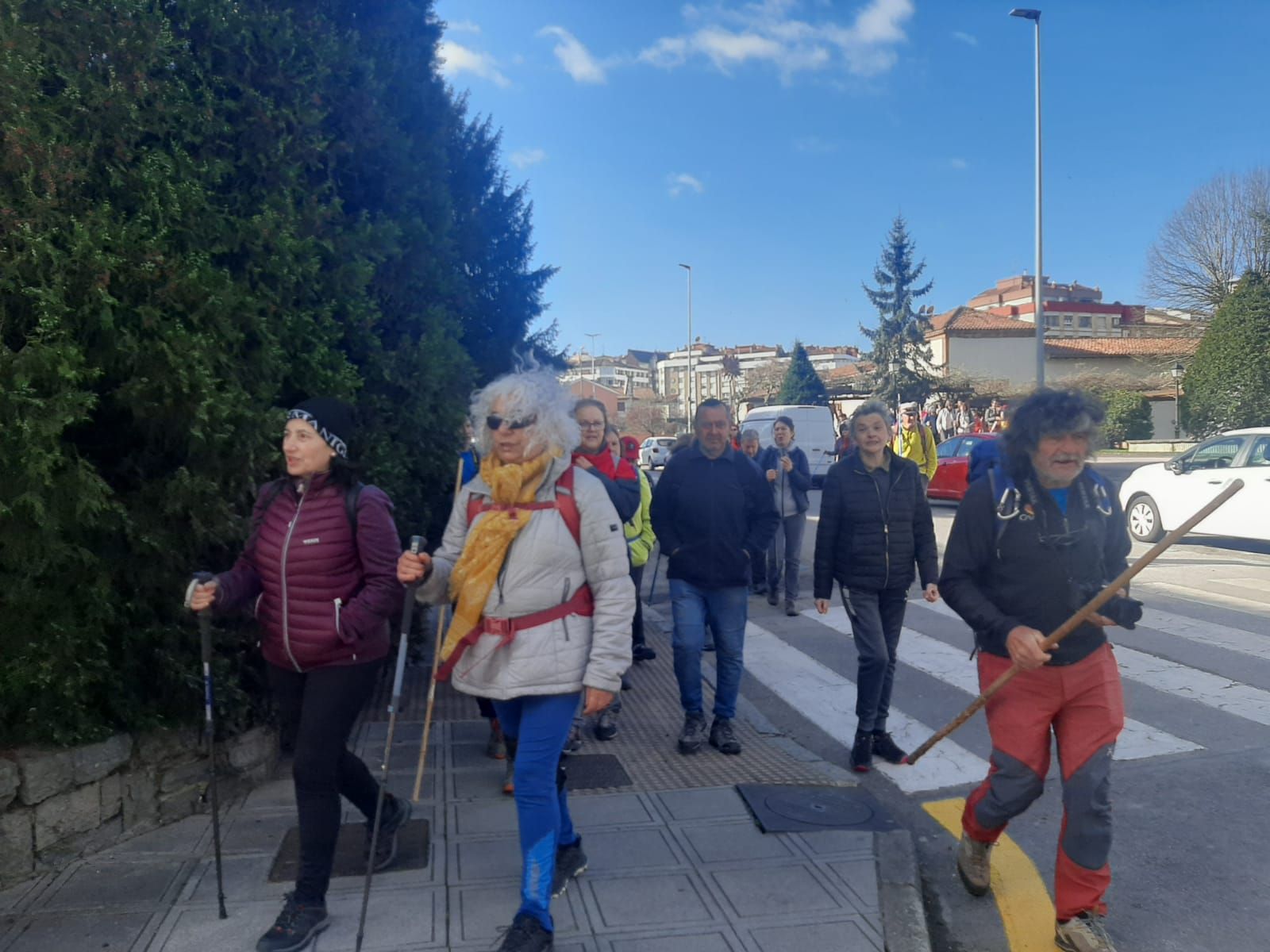 Exitosa salida a la Peña Careses: decenas de vecinos se suman a la marcha del grupo Picu Fariu