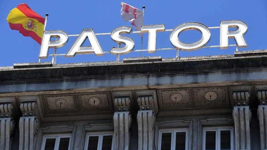 Fachada de la sede del Banco Pastor en A Coruña.