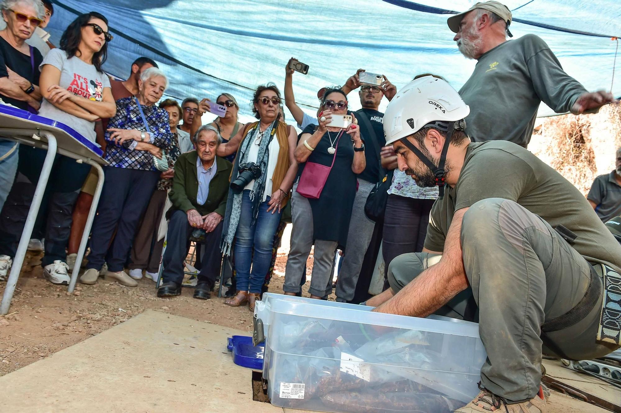 Fotogalería | Las familias de los represaliados de la mina La Paloma presencian las primeras exhumaciones