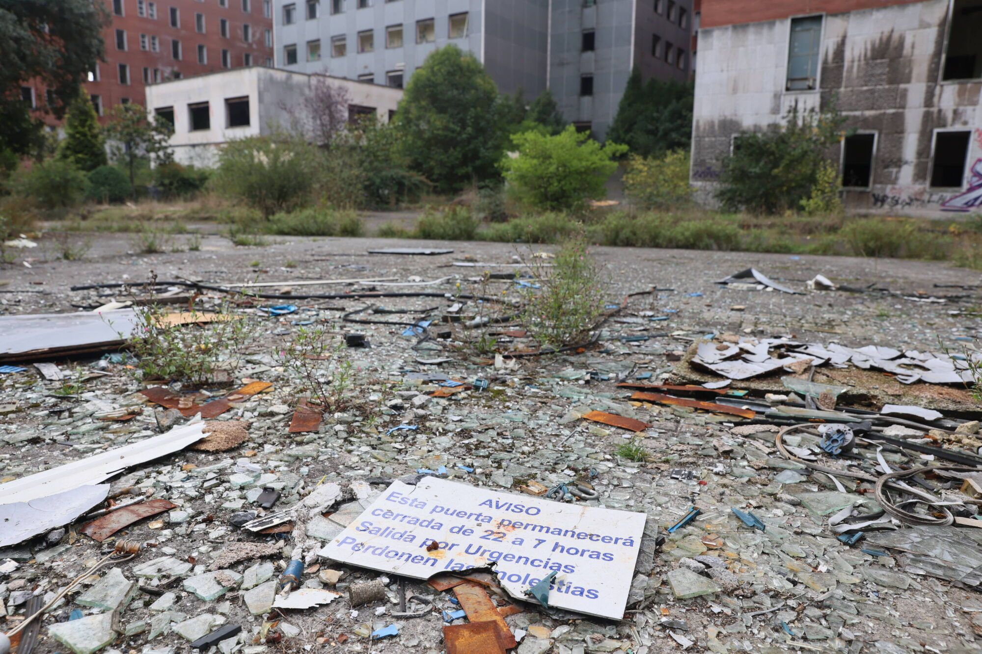 Viejo HUCA. Recorrido por cómo está el viejo hospital.
