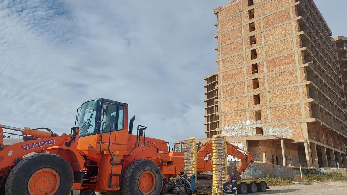 Obras en la vieja estructura del hotel Lagomar de La Manga