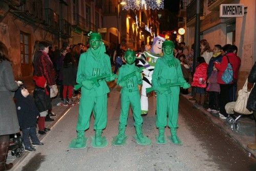 Cabalgata de la ilusión y cuento "El año que Mama Noel repartió los regalos"