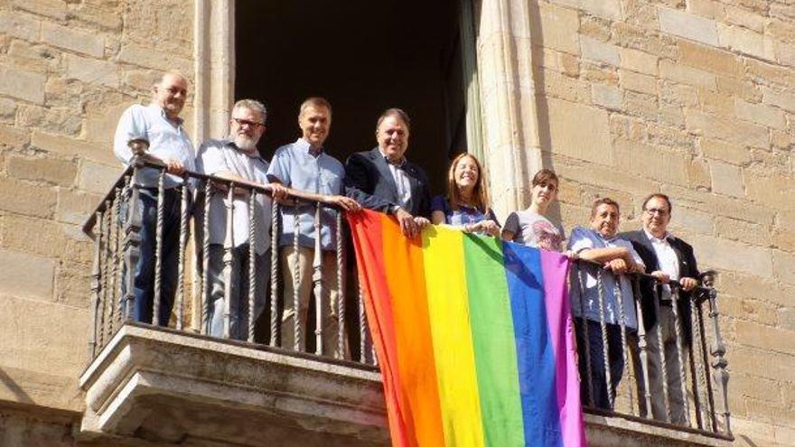 Moment del desplegament de la bandera de l&#039;arc de sant Martí