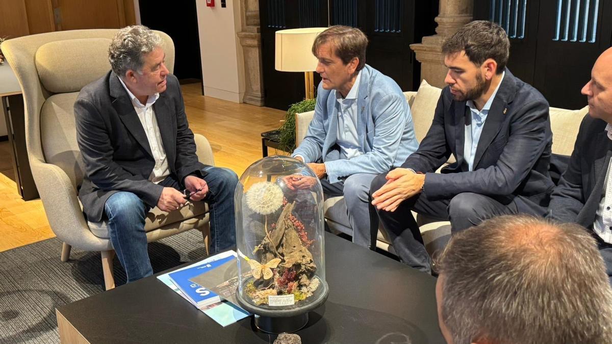 Reunión entre el alcalde de Alzira, Alfons Domínguez, y el alcalde de Pontevedra.