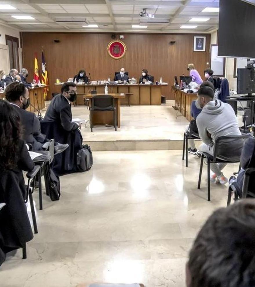Más de 1.500 abogados instan a los jueces a cumplir la ley y garantizar su conciliación
