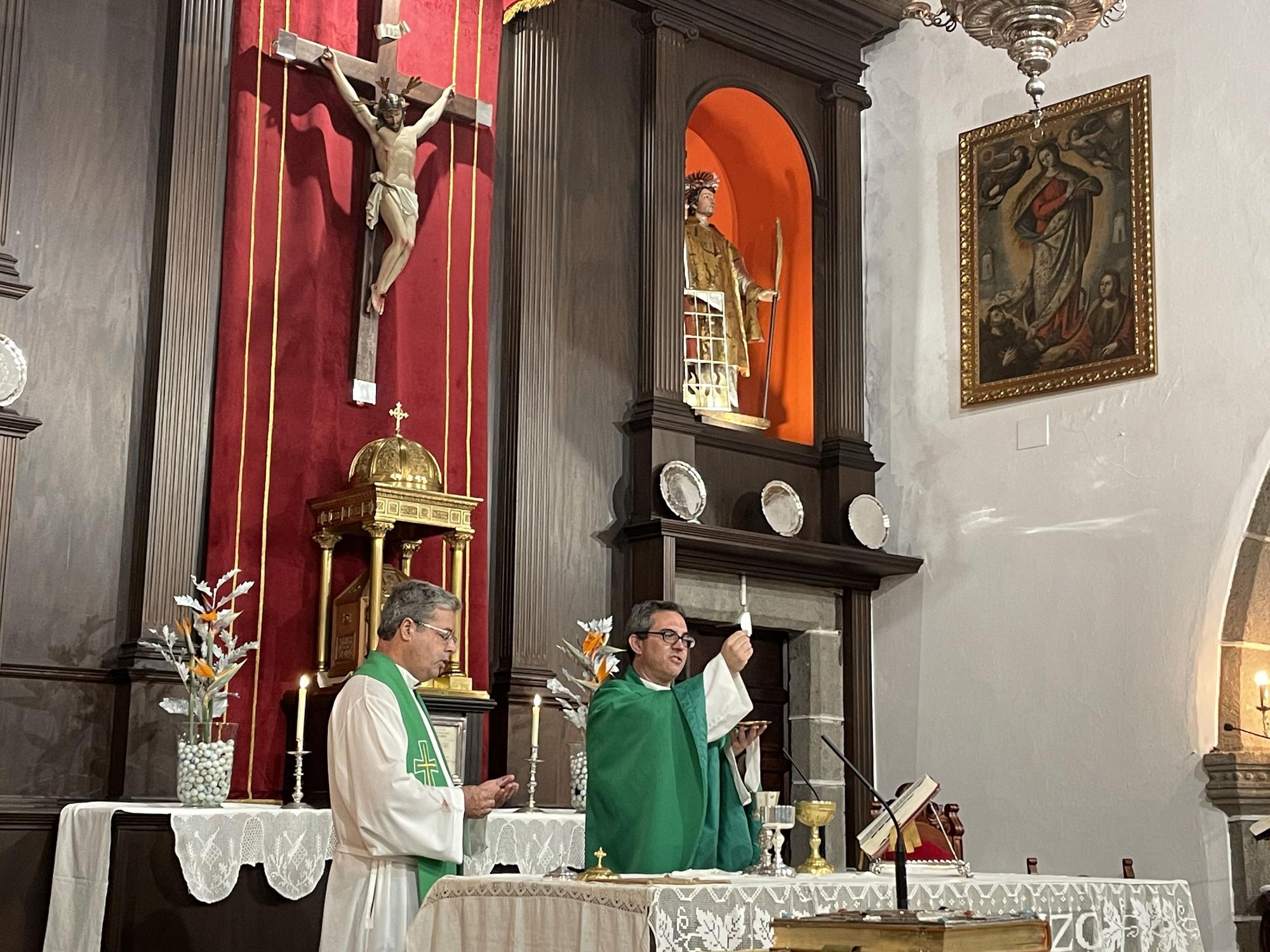 Toma de posesión de Santiago Quintana en la parroquia de San Lorenzo