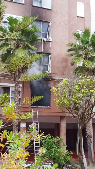 Incendio en una vivienda del barrio de Siete Palma