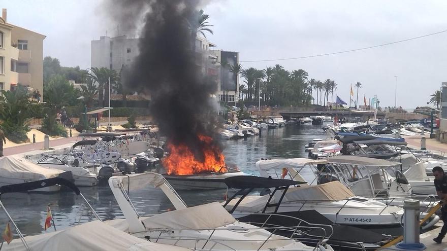 Dos heridos con quemaduras al explotar el depósito de un barco en Jávea