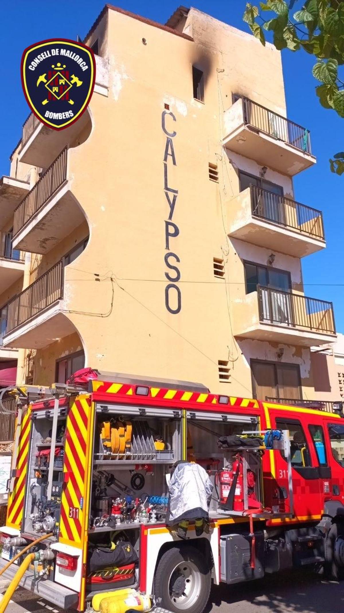Dos heridos en un incendio en un edificio abandonado en Cala Millor