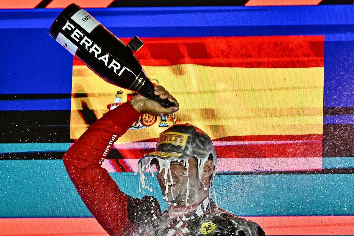 Carlos Sainz ho broda a Singapur i aconsegueix un triomf incontestable
