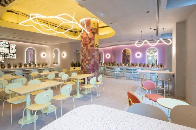 El primer Pans & Company de Barcelona se reinventa como Pans en la plaza de Urquinaona