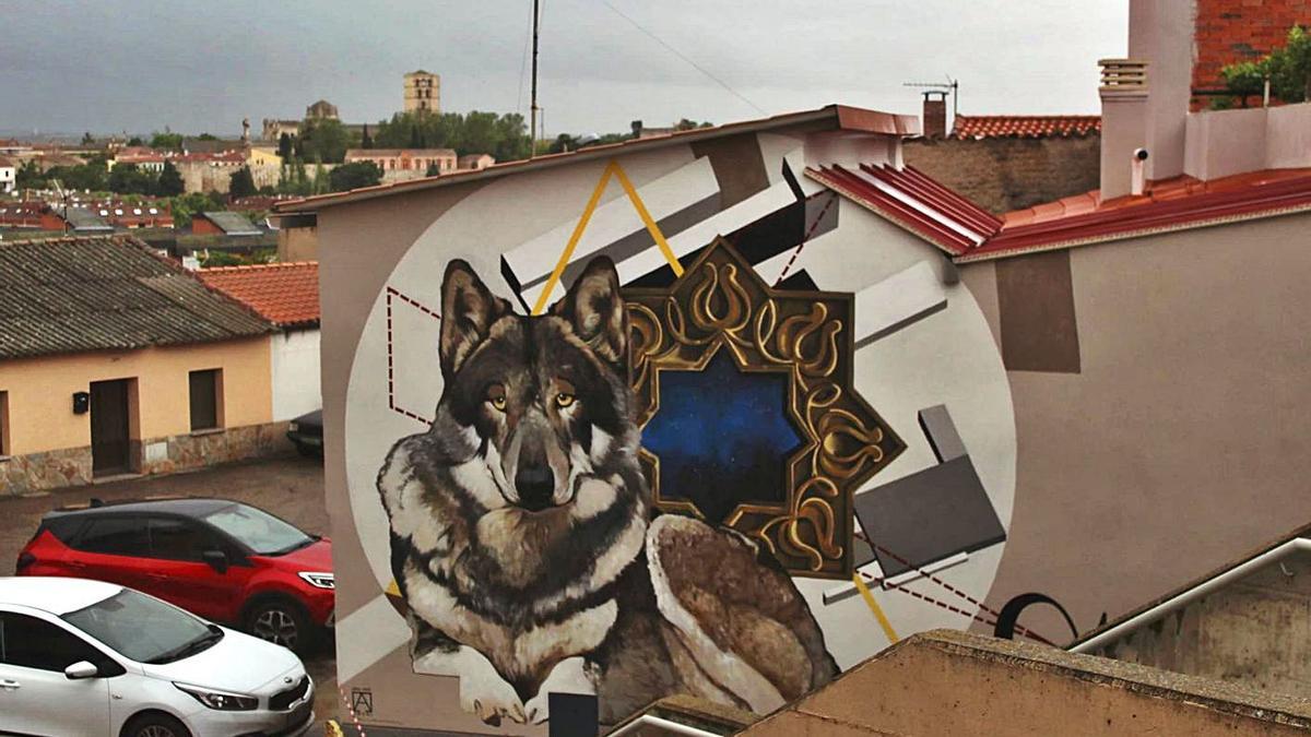 El nuevo mural en el barrio de San Lázaro, con el lobo como protagonista.