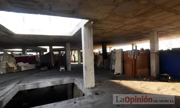 Tensión en San Pío X durante el desalojo de okupas en un edificio abandonado