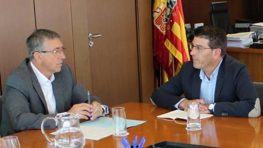 El conseller Climent y Jorge Rodríguez, ayer en la Conselleria de Economía Sostenible, en Valencia.