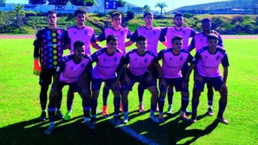 Formación que presentó ayer el CD Tenerife B en el Antonio Domínguez. | |