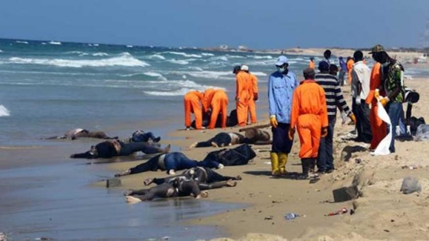 Rescatados los cuerpos de un centenar de inmigrantes en Libia