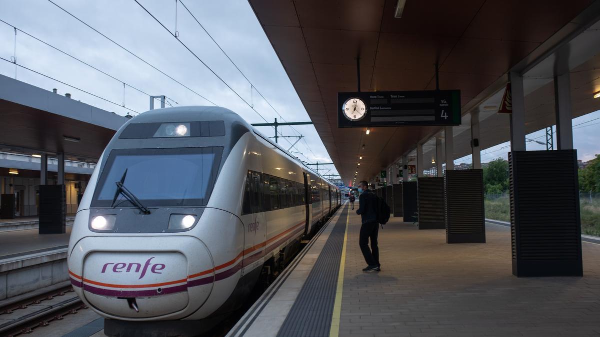 El &quot;tren AVE madrugador&quot; Zamora-Madrid.