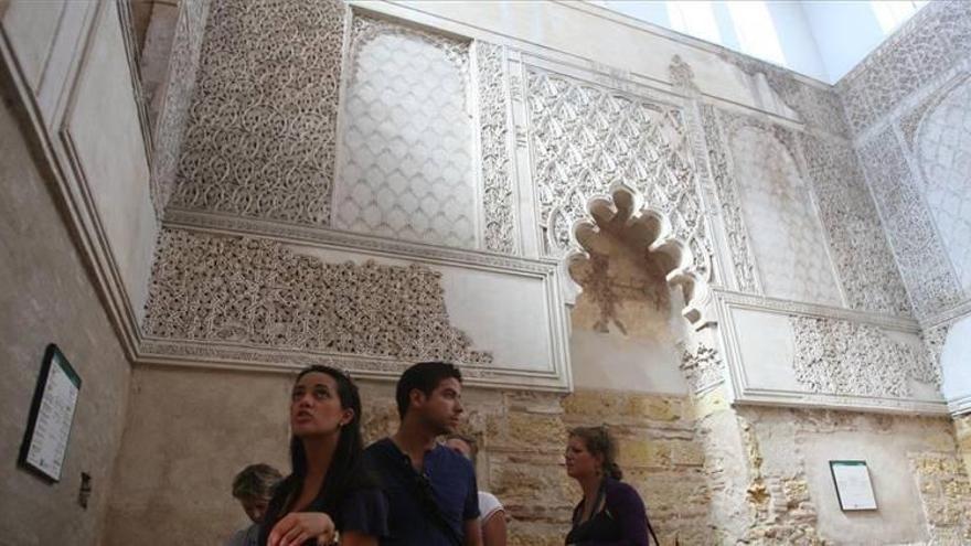 Visitantes en el interior de la Sinagoga de Córdoba