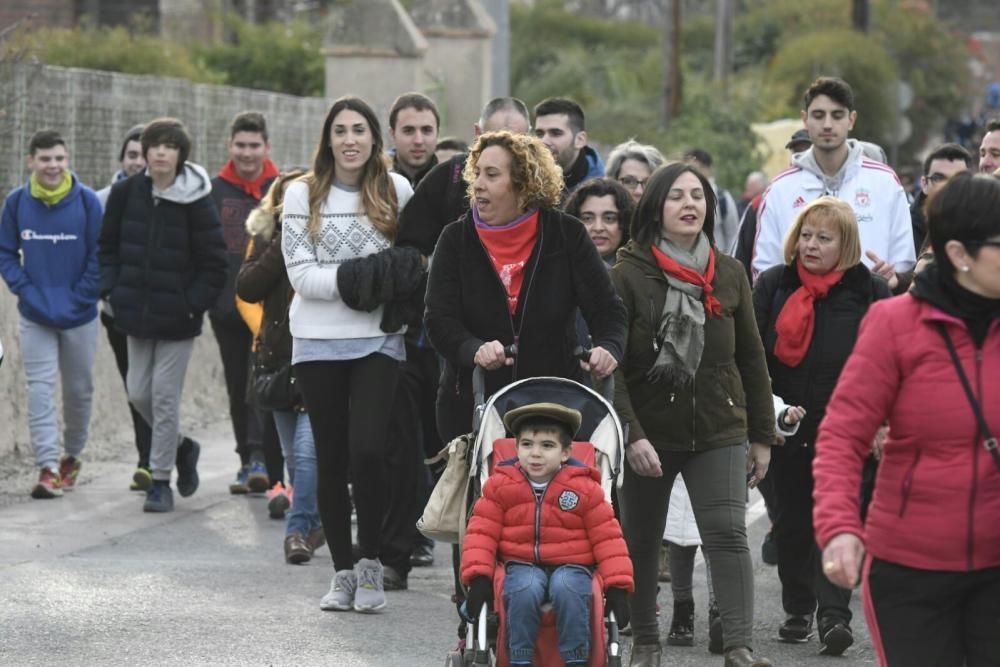 Cientos de fieles acompañan a la Santa.