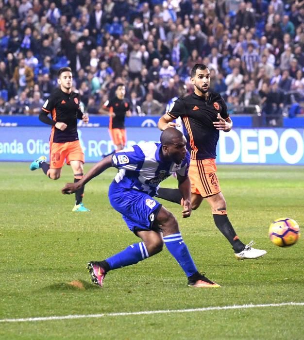 Un Çolak notable librea el ataque con un gran gol y un error suyo propicia el empate (1-1).