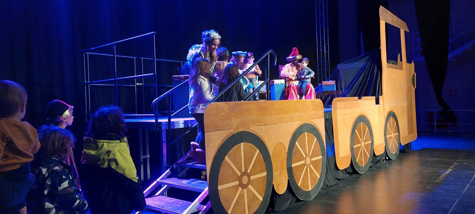 Els patges reials arriben a Solsona acompanyats per un espectacle infantil