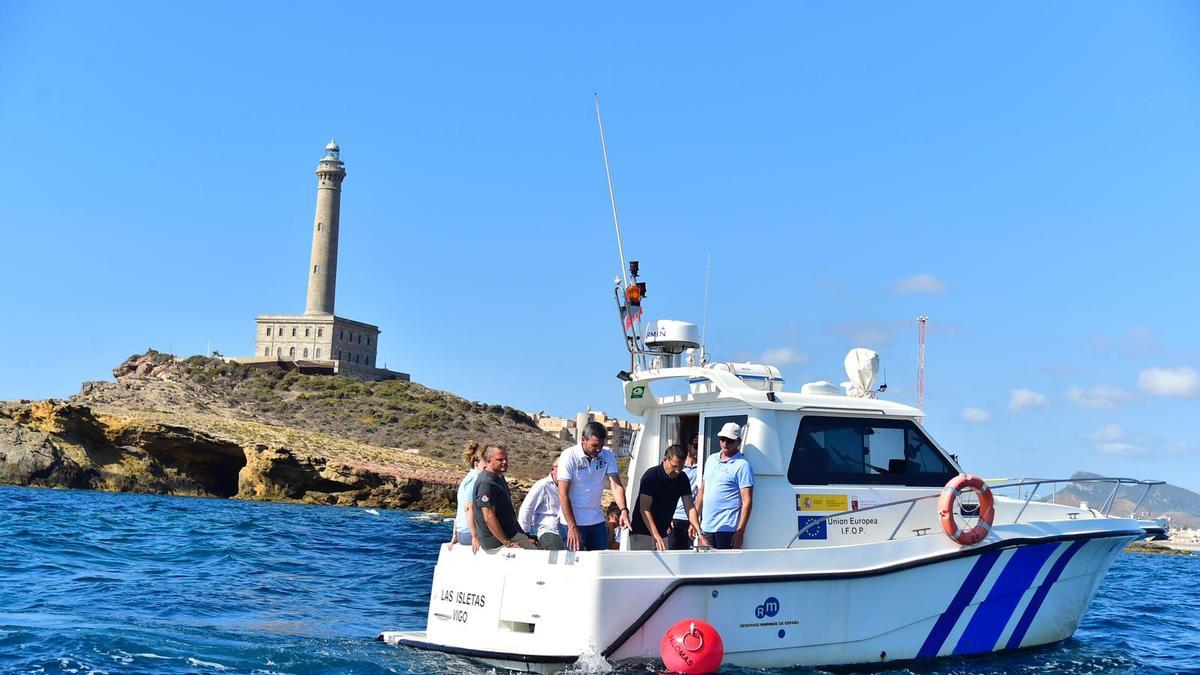 El consejero Antonio Luengo, durante su visita de este lunes a la reserva marina de Cabo de Palos e Islas Hormigas.