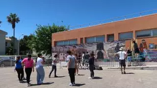 Escolares del Port de Pollença denuncian el lado oculto de la tecnología con un mural reivindicativo
