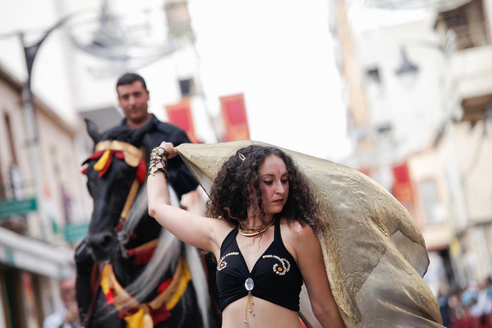 El bando de la media luna ofreció un majestuoso espectáculo en el segundo gran desfile de los Moros y Cristianos de la ciudad