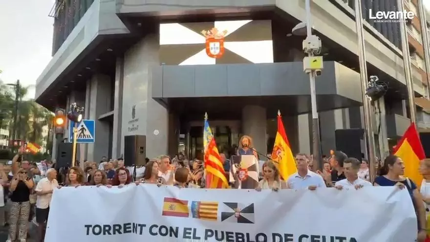 Multitudinaria concentración por Ceuta en Torrent