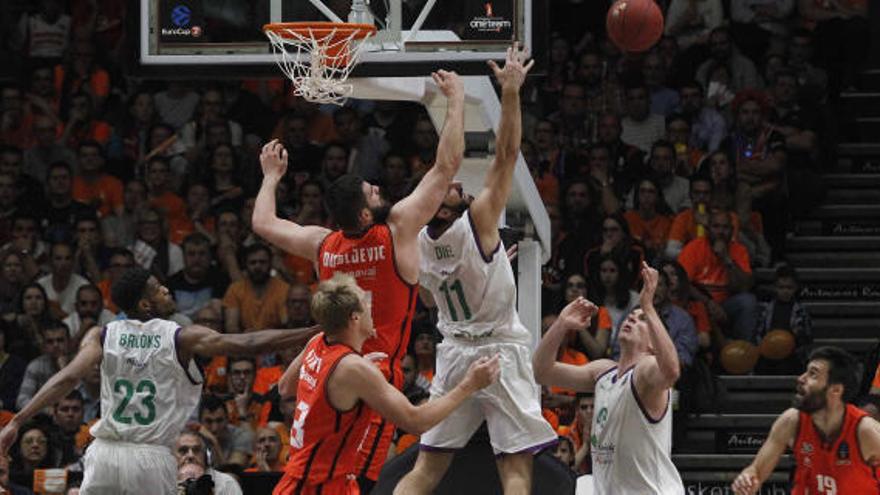 Partido de la final de la Eurocup entre el Valencia Basket y el Unicaja