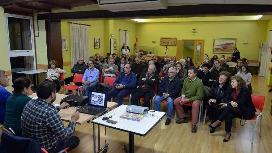 Asamblea vecinal con el Concello en noviembre pasado.  // G. S.