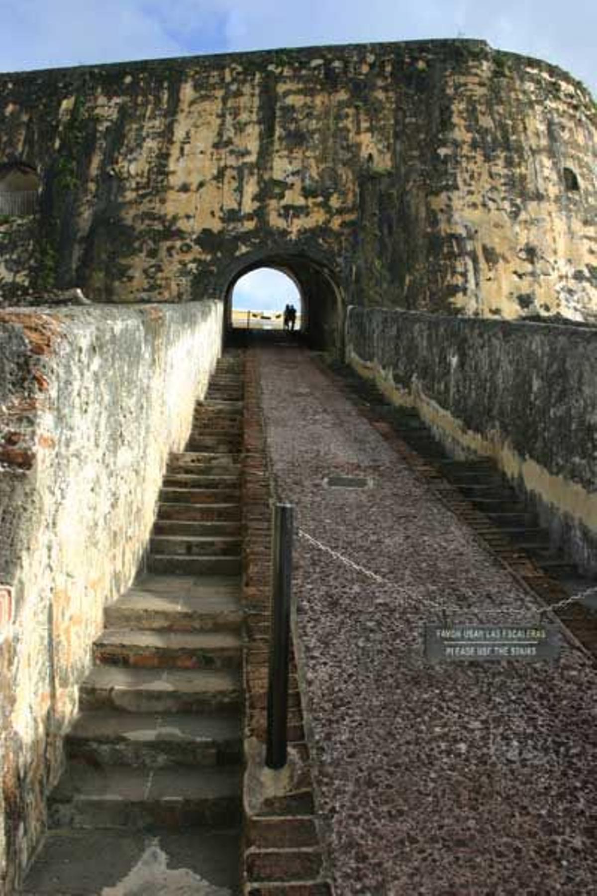 El Castillo de San Felipe, un fuerte español del XVI, está catalogado como Sitio Histórico Nacional y Patrimonio de la Humanidad.