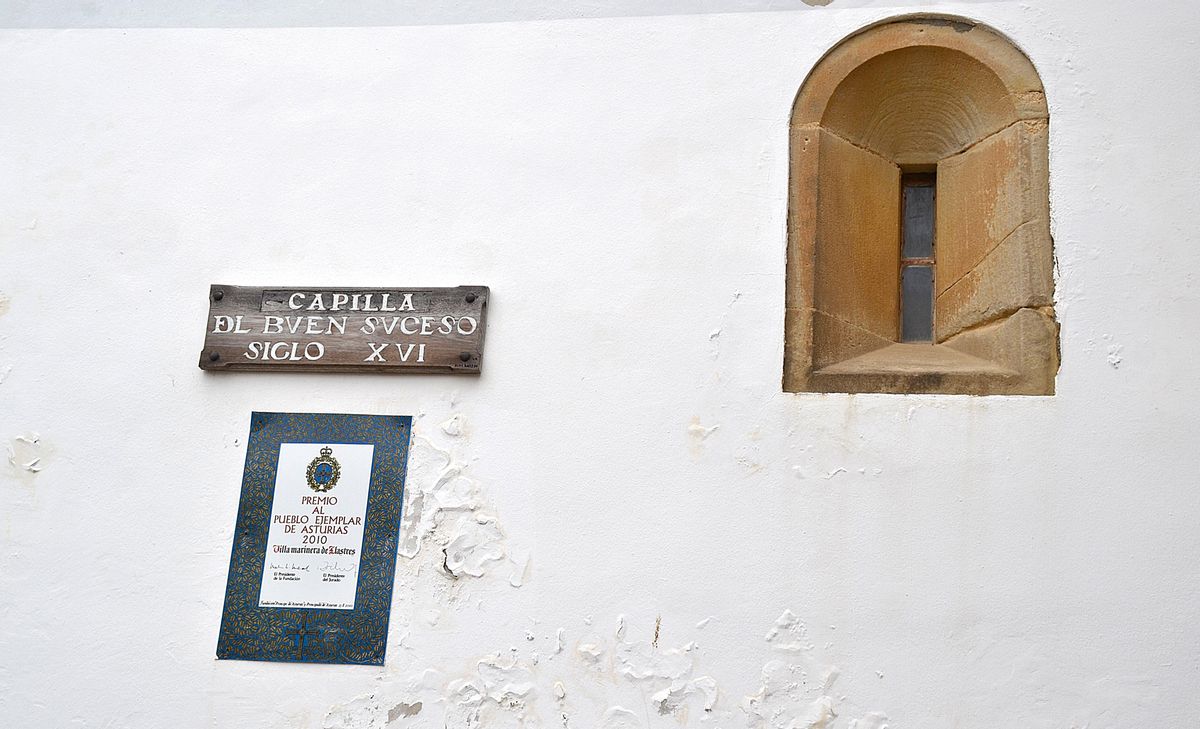 Fachada de la Capilla del Buen Suceso, la más antigua del puerto.