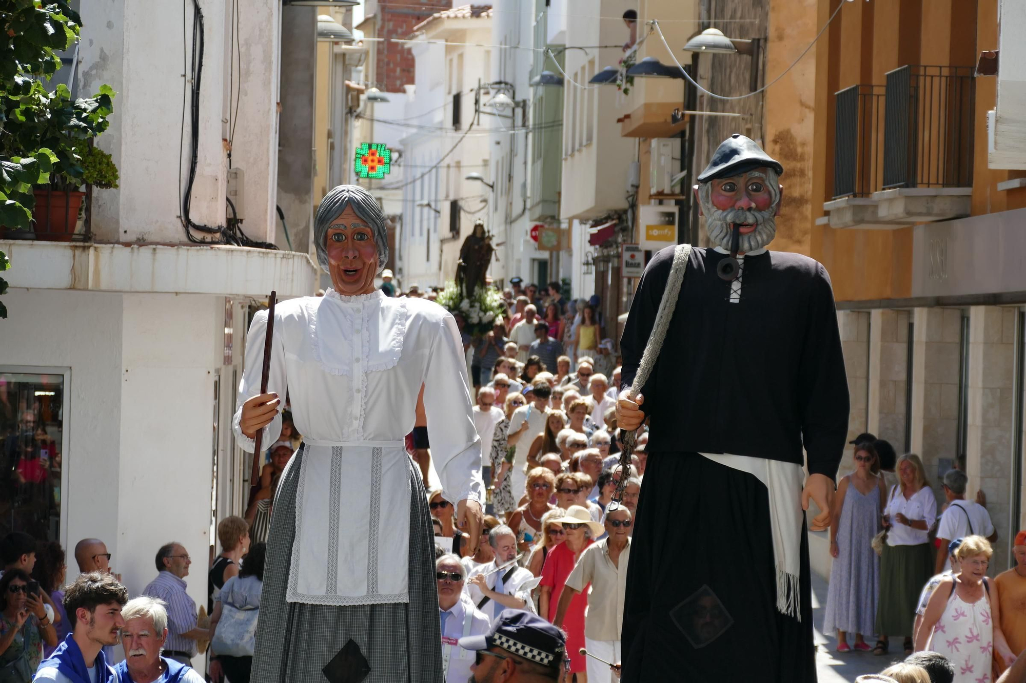 L'Escala commemora la Festa del Carme amb un sentit homenatge a les persones grans i a les seves arrels marineres
