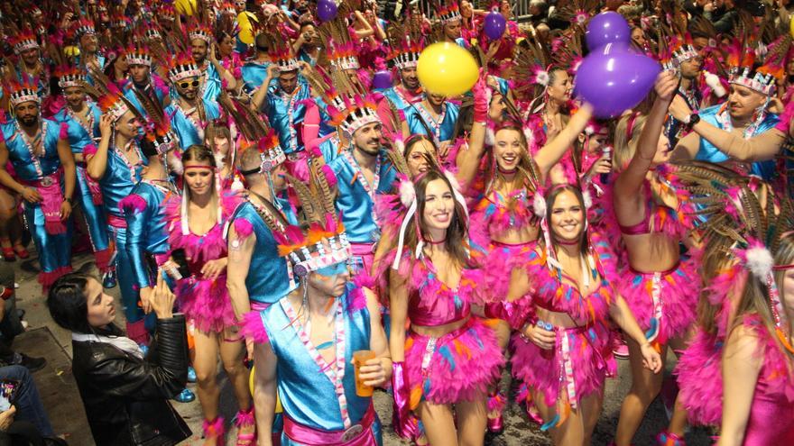 Macrogalería de fotos del primer gran desfile del Carnaval de Vinaròs